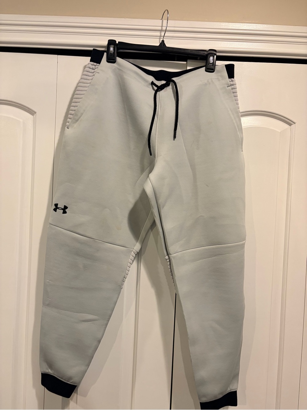 Under Armour Men’s Light Gray Performance Jogger Pants